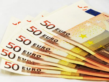 cerco prestito denaro 5000€ su forum in italia